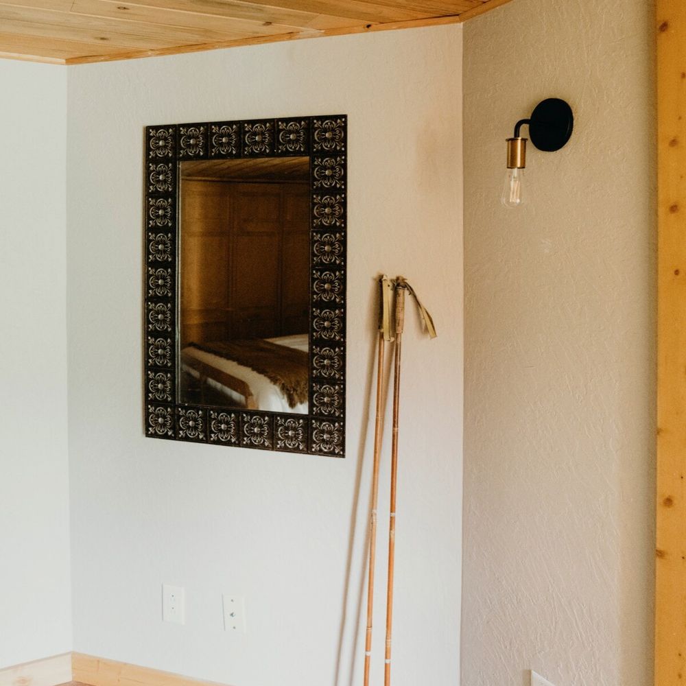 More vintage ski decor
