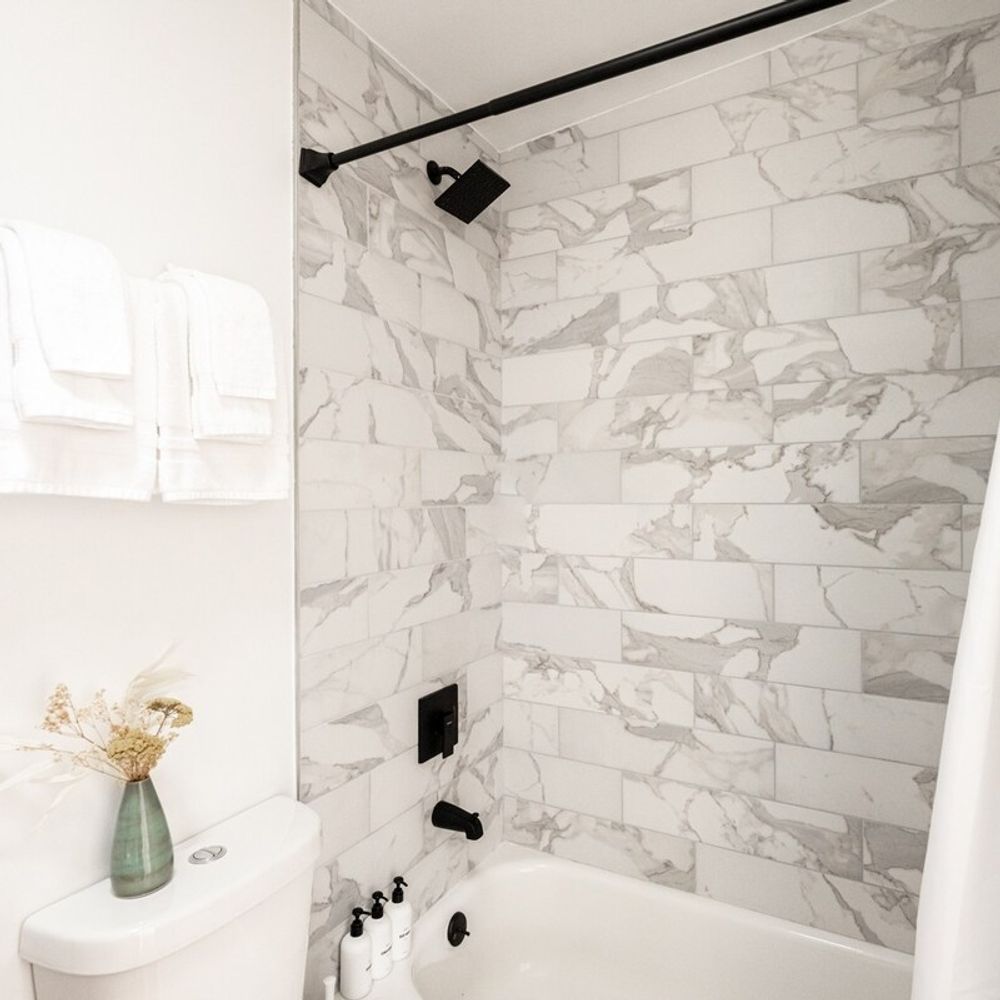 Bathroom 2 with shower bath combo