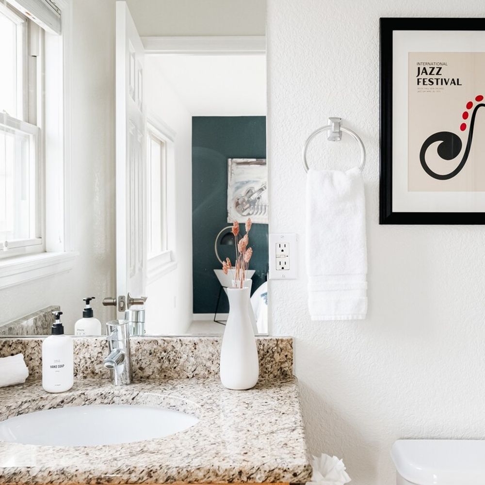 Full ensuite bathroom in bedroom 2