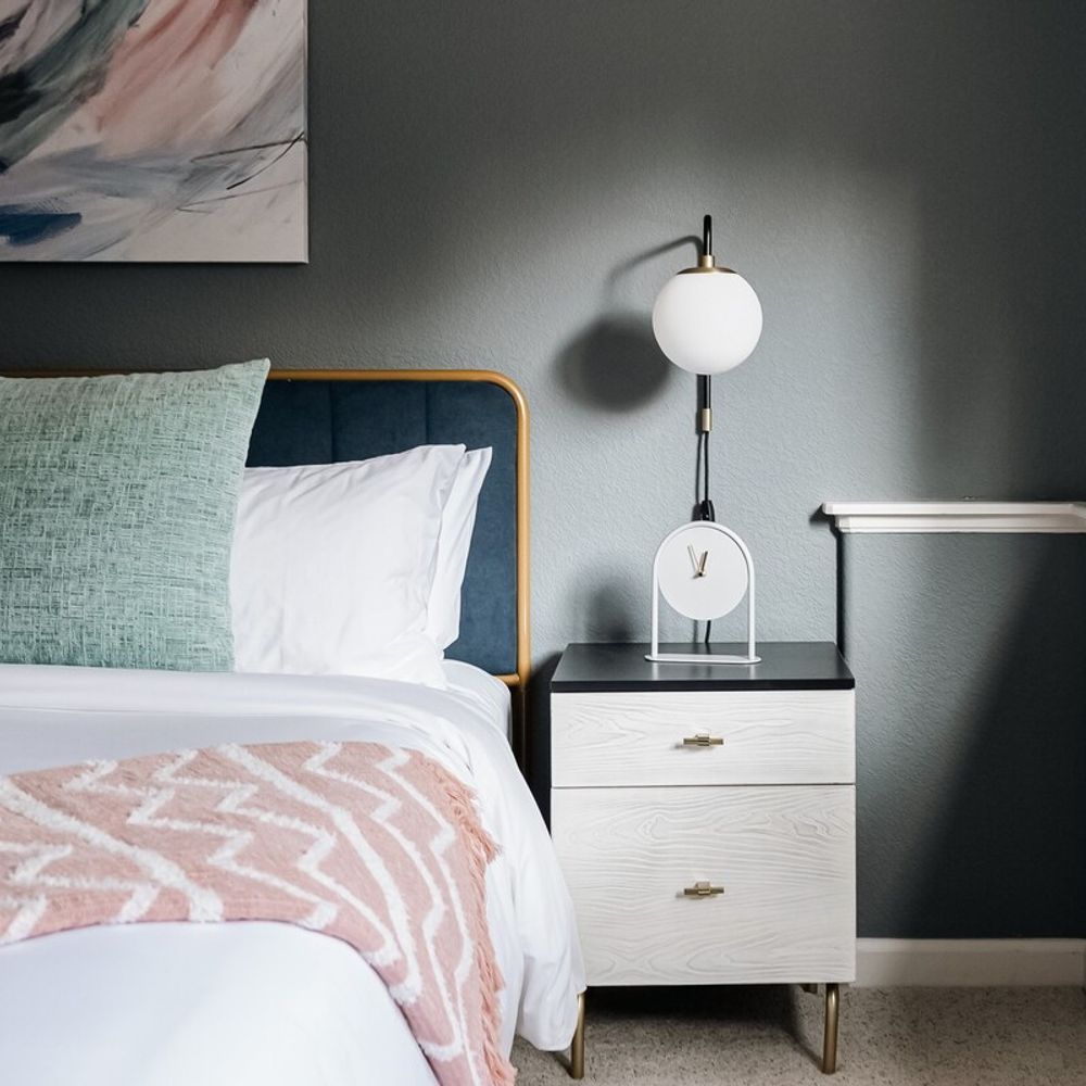 King bedroom 3 nightstand