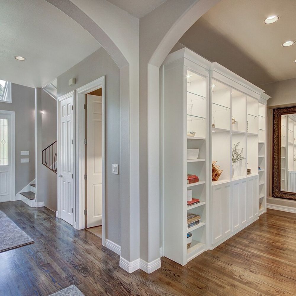 Entry from front door into living area 1