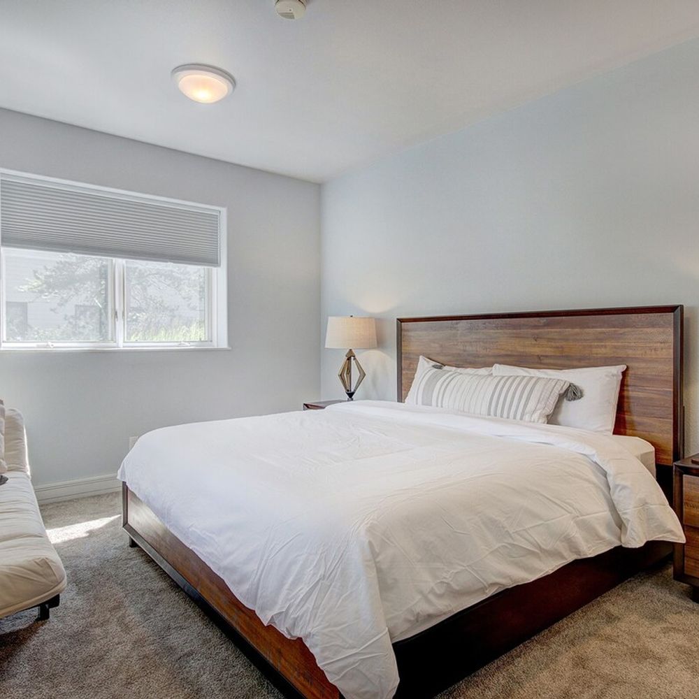 Bedroom 5 with king bed