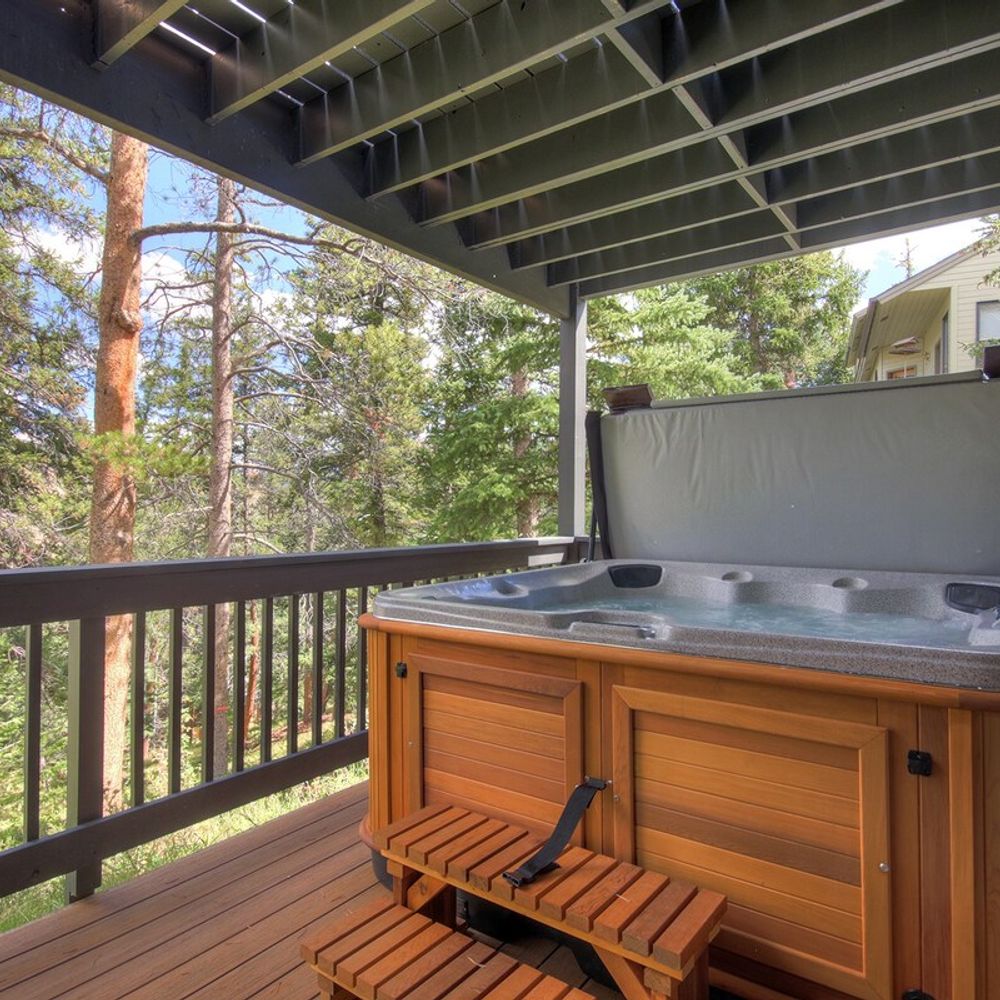 Saltwater hot tub