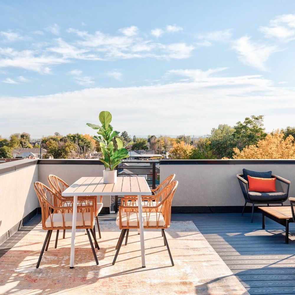 Rooftop dining on 4th floor