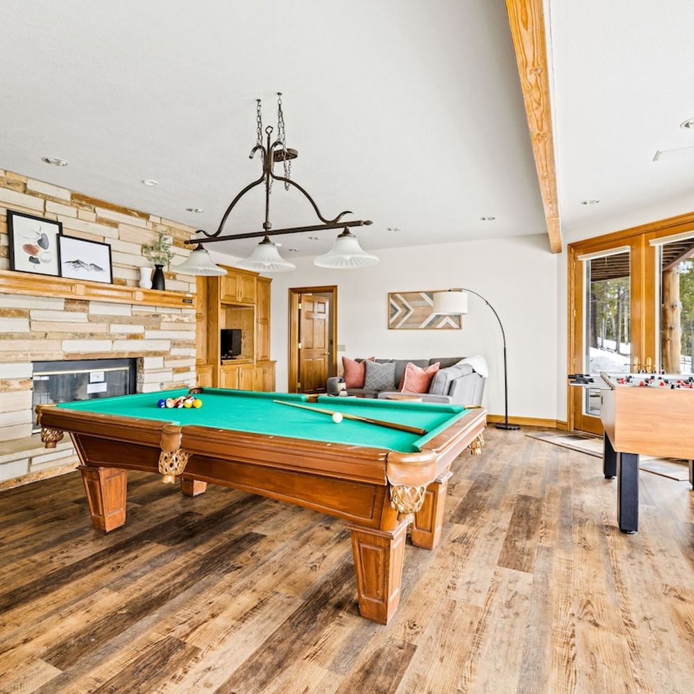 Lower level living/game area *The fireplace is currently out of order.*