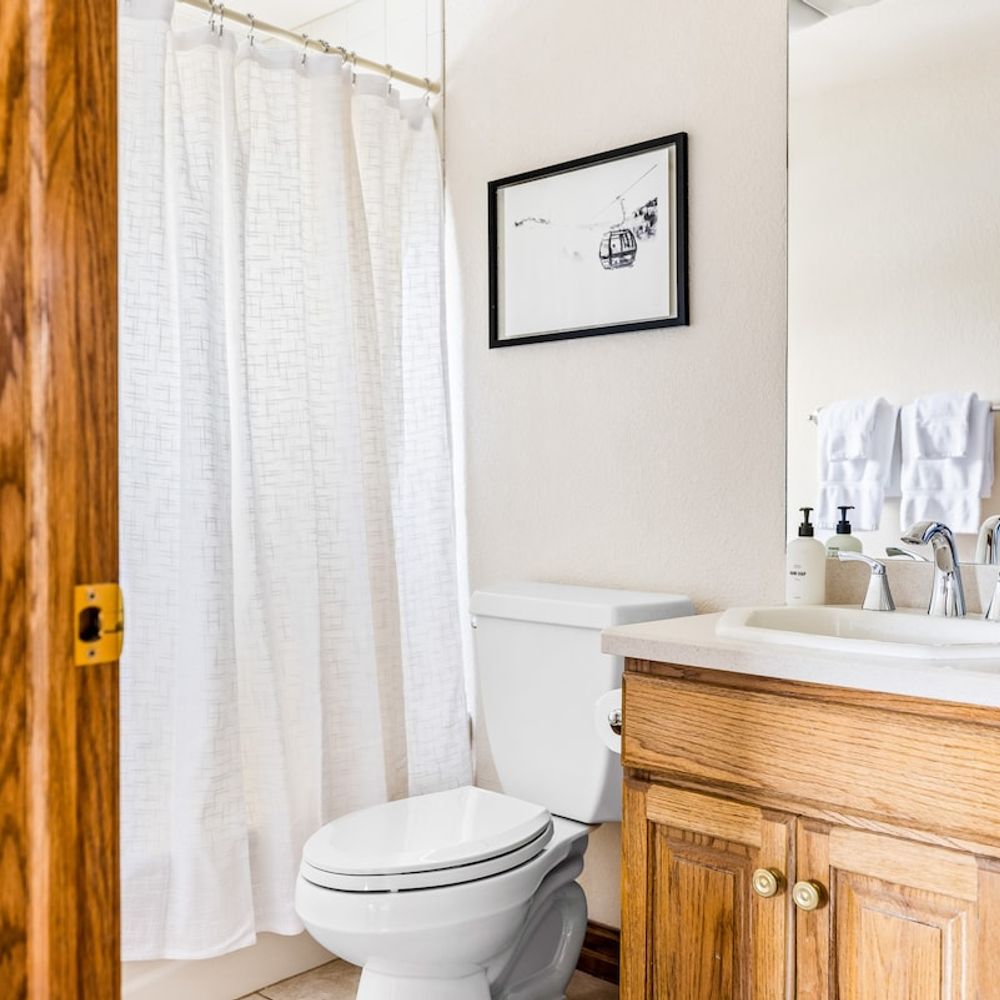 Full bathroom 3