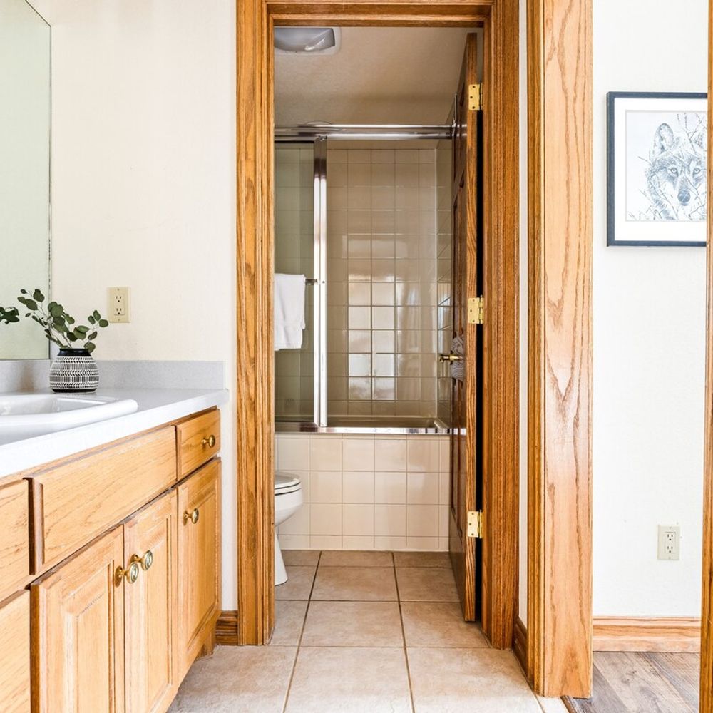 Full bathroom 4