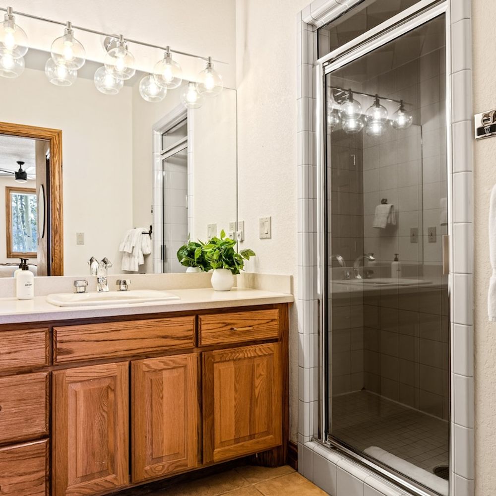 Full bathroom 5