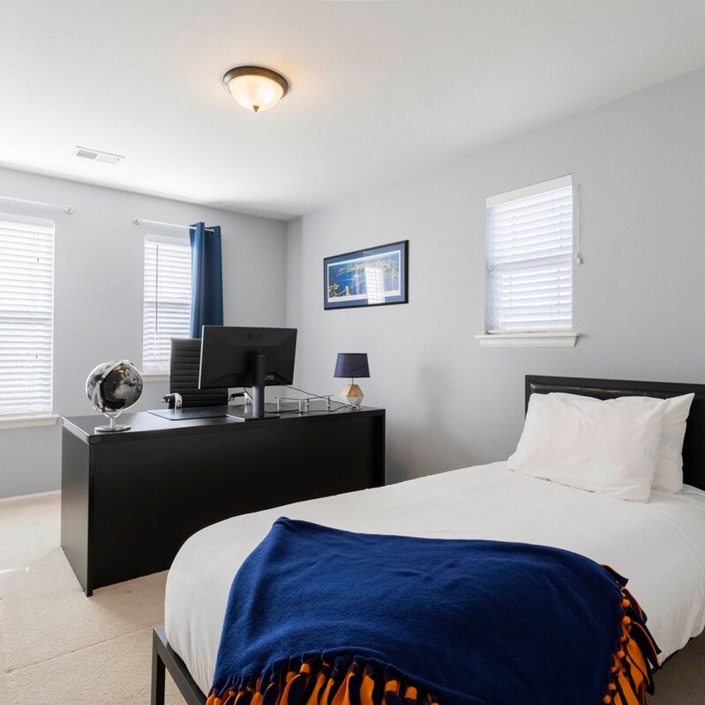 Bedroom 3 / Office with workspace and twin bed