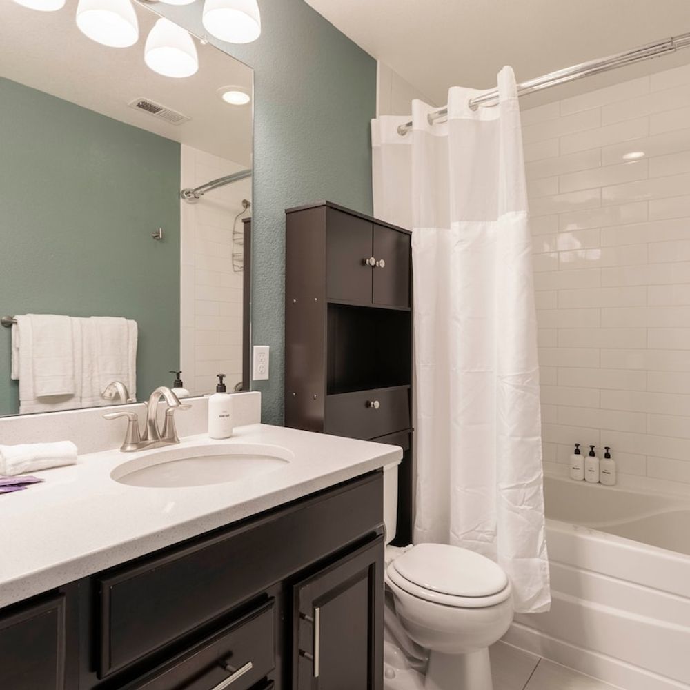 Primary full ensuite bathroom