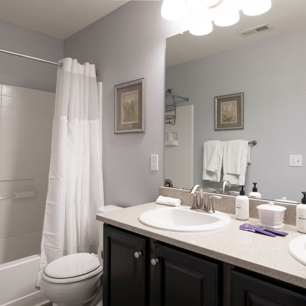 Full bathroom 2