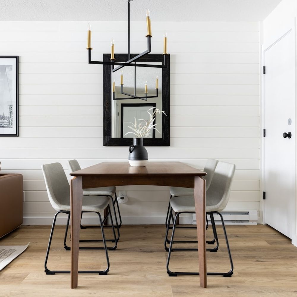 Dining table seats 4