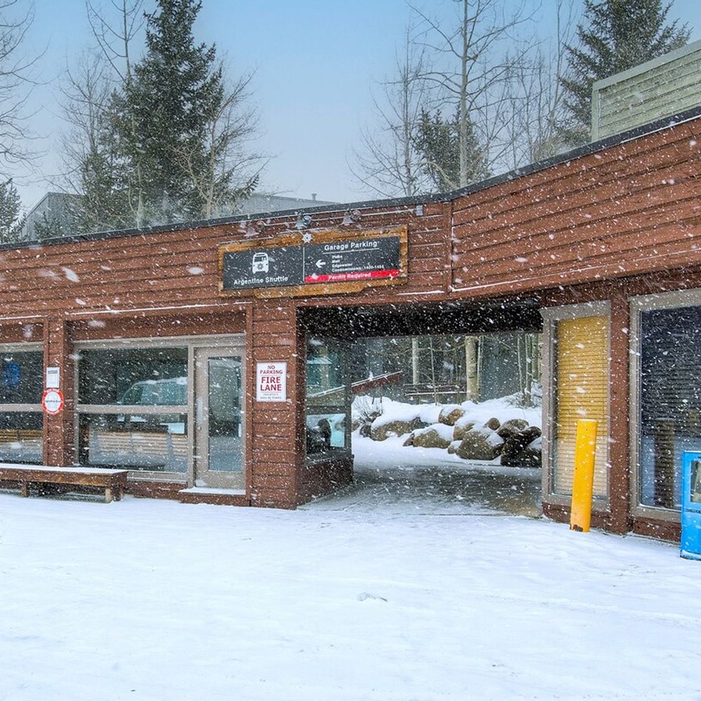 Free shuttle stop 200’ away