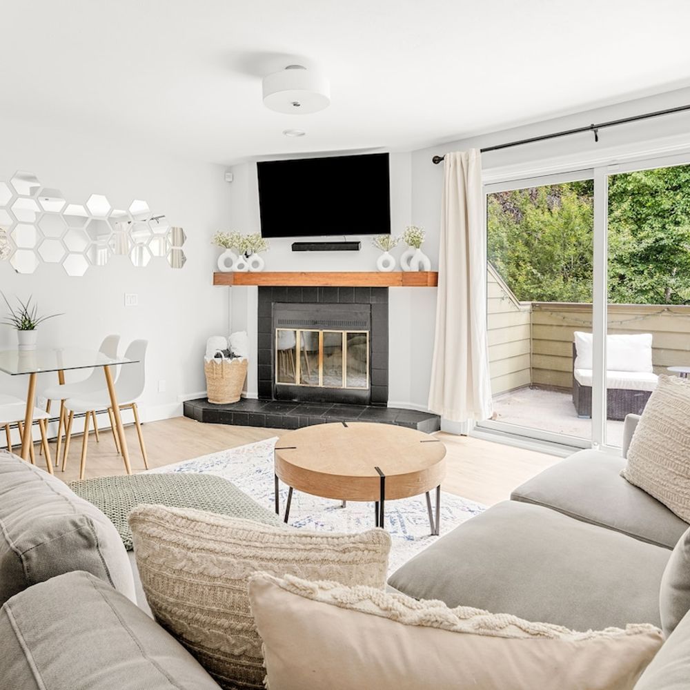 Living area - *the fireplace is non-operational*