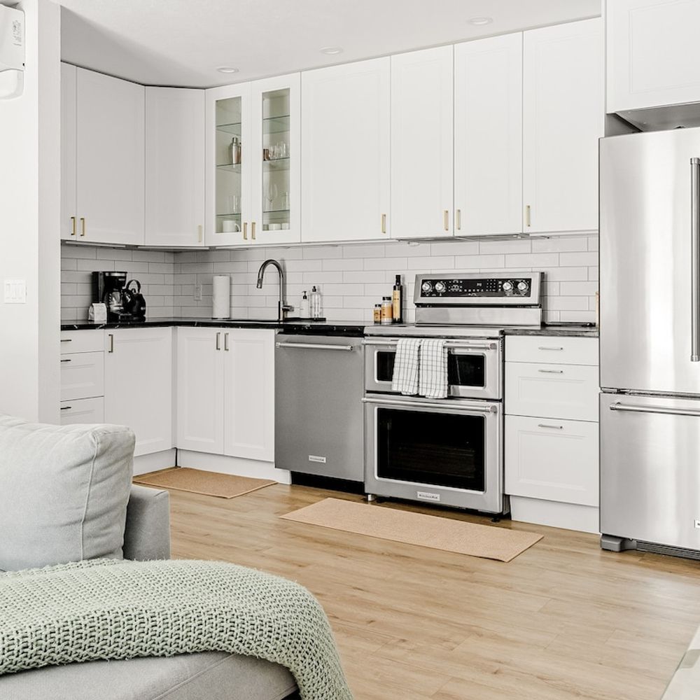 Full kitchen
