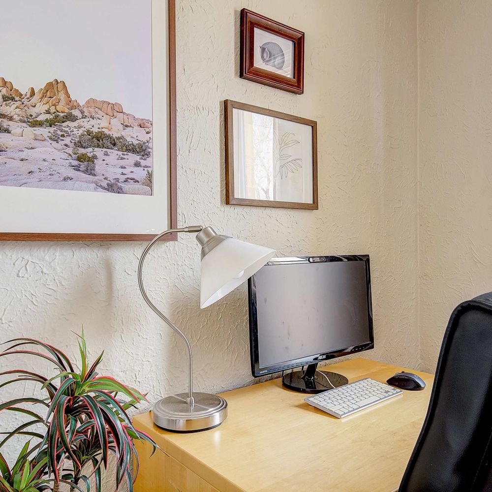 Office area in bedroom 4