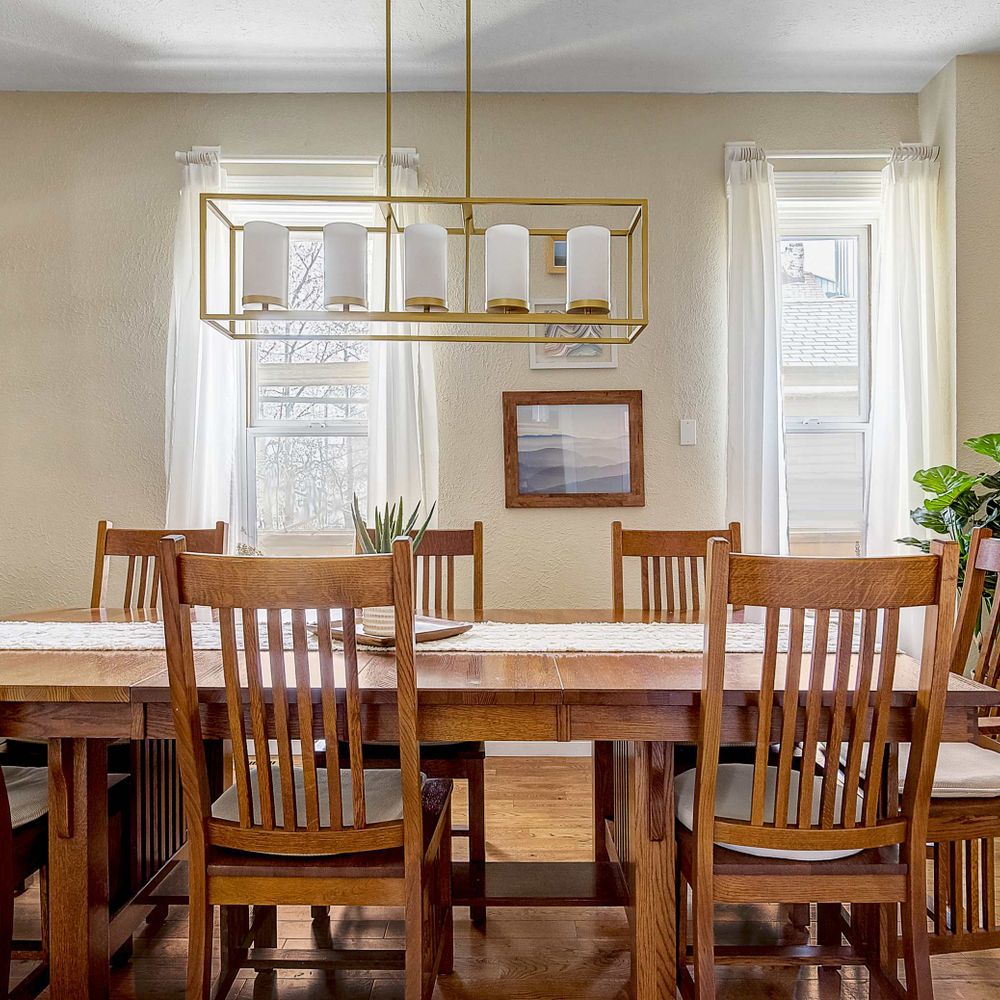 Dining area seats 8