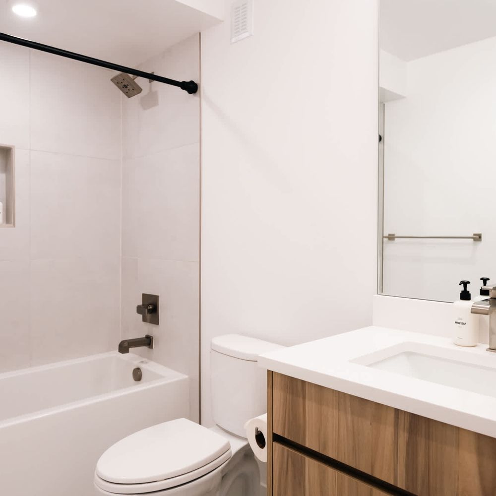 Full bathroom 4