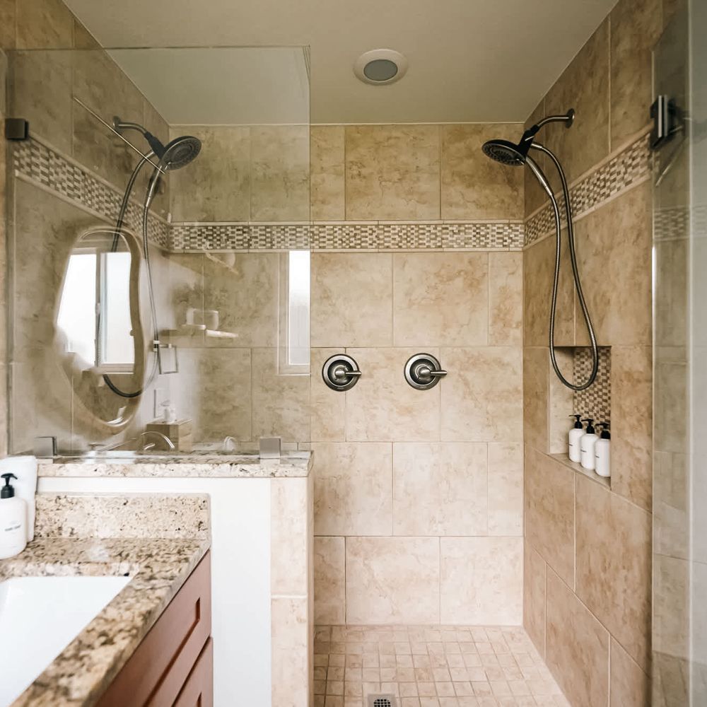 Large glass shower with dual detachable shower heads