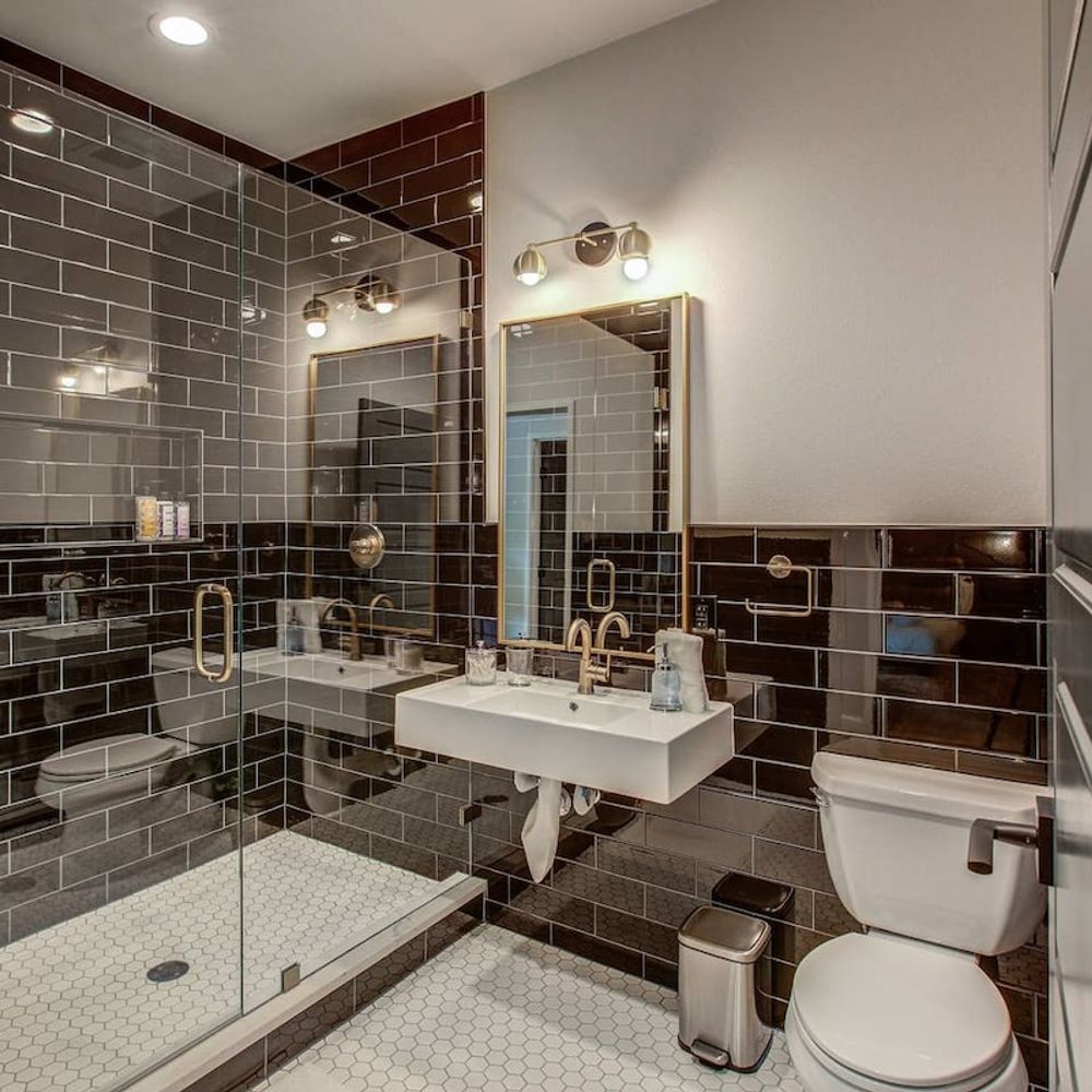 Room 4 Bathroom