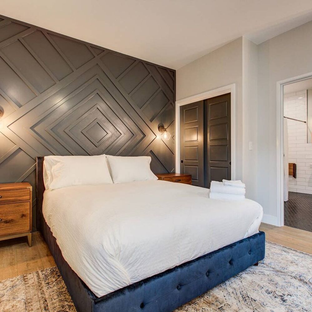 Room 1- Queen Bed