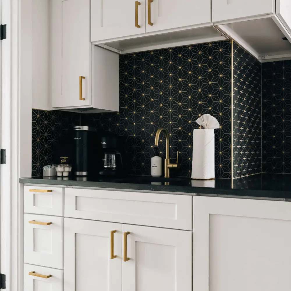 Extra sink and coffee station