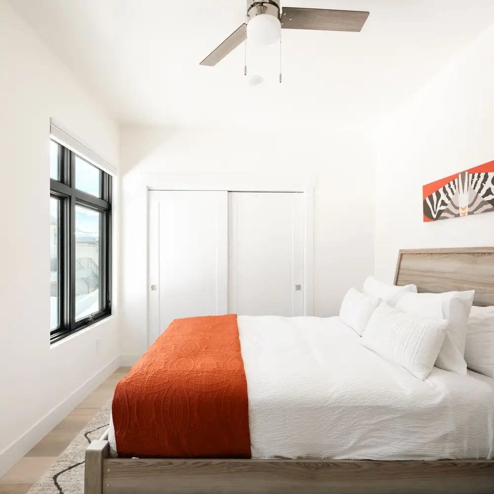 Queen bed in bedroom 2