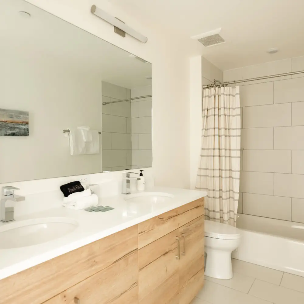 Full bathroom 2