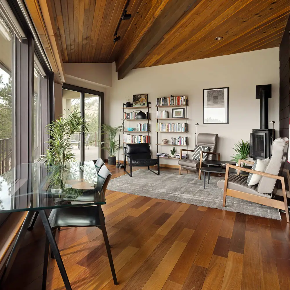Living area *Gas fireplace not available for use*