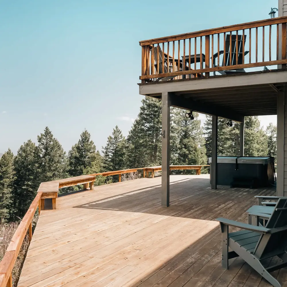 Lower-level deck
