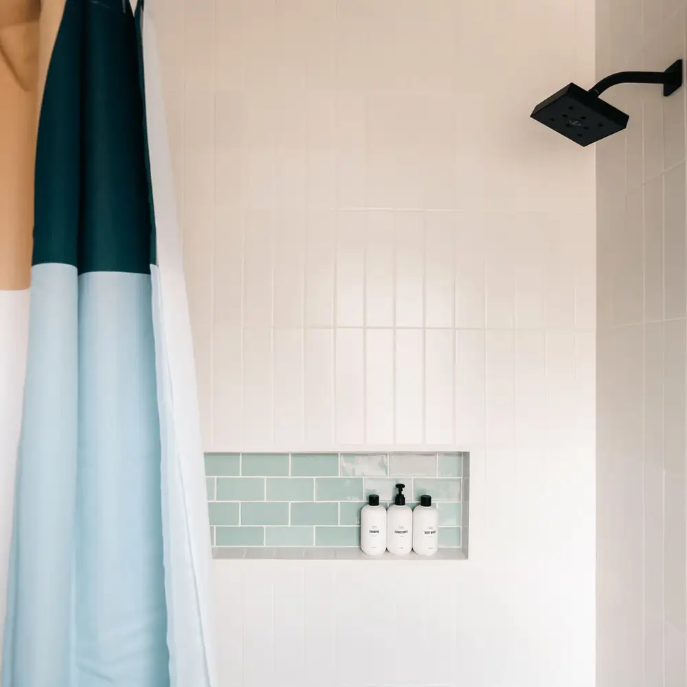 Shower/tub combo in bathroom 2