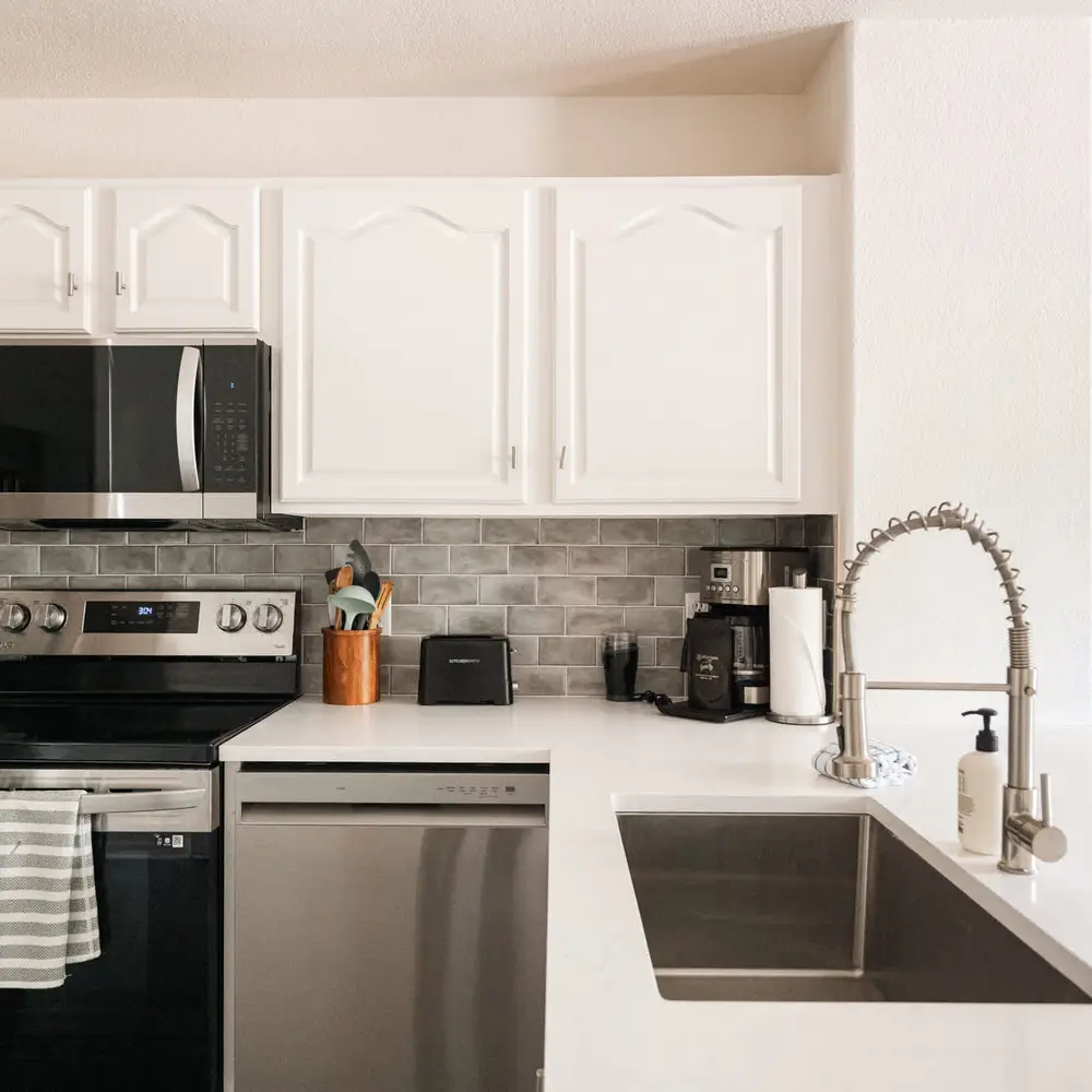 Kitchen with a convenient single basin sink
