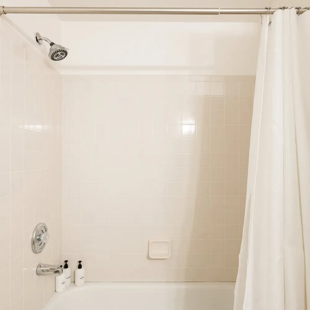Tub/shower combo in the bunk room's full ensuite bathroom