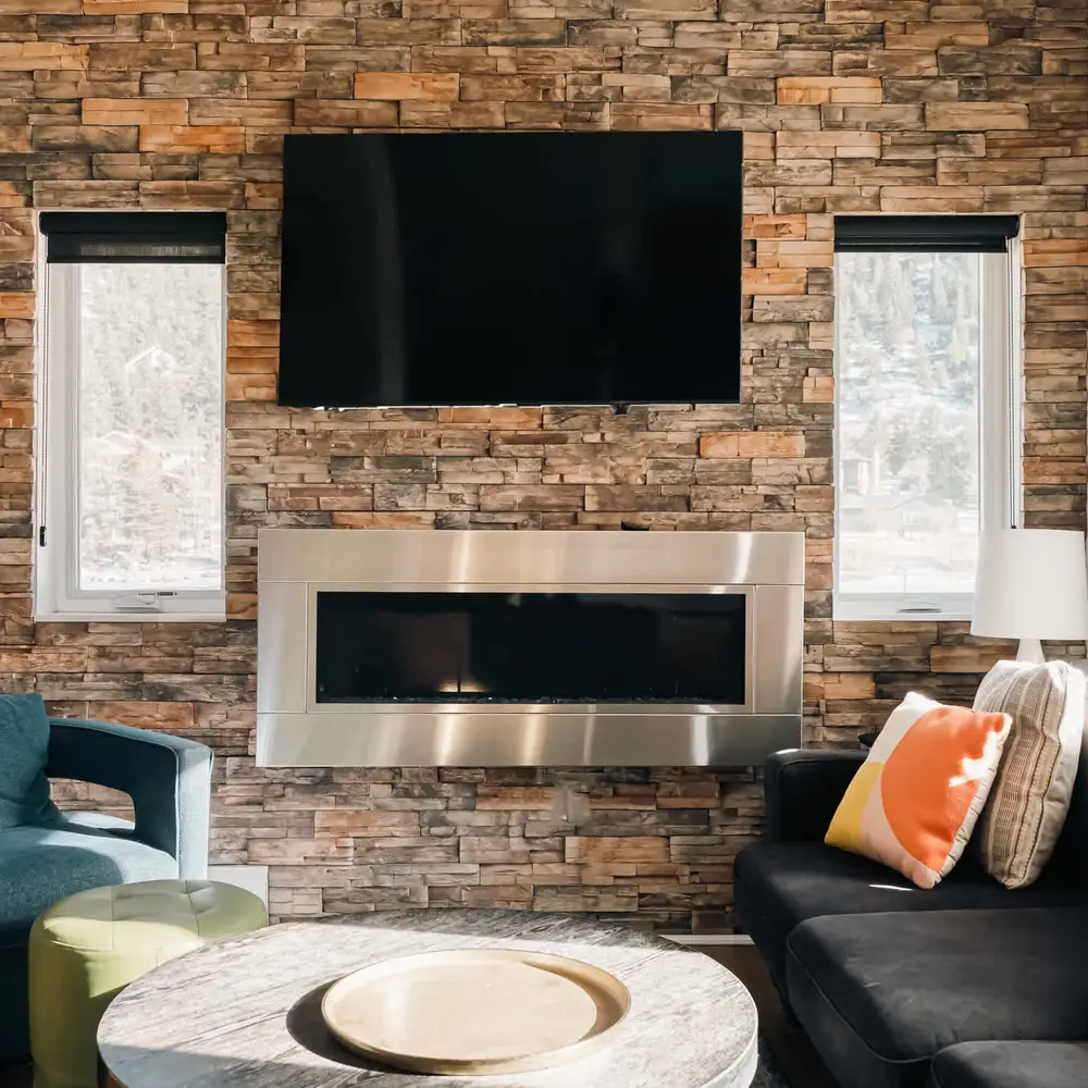 Living area with sectional sofa seating & flatscreen TV