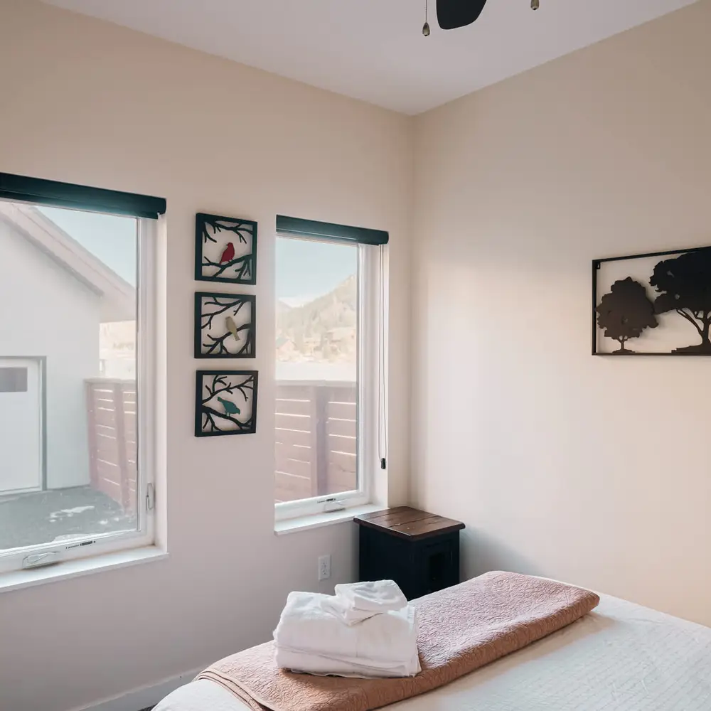 Bedroom 3 with queen bed