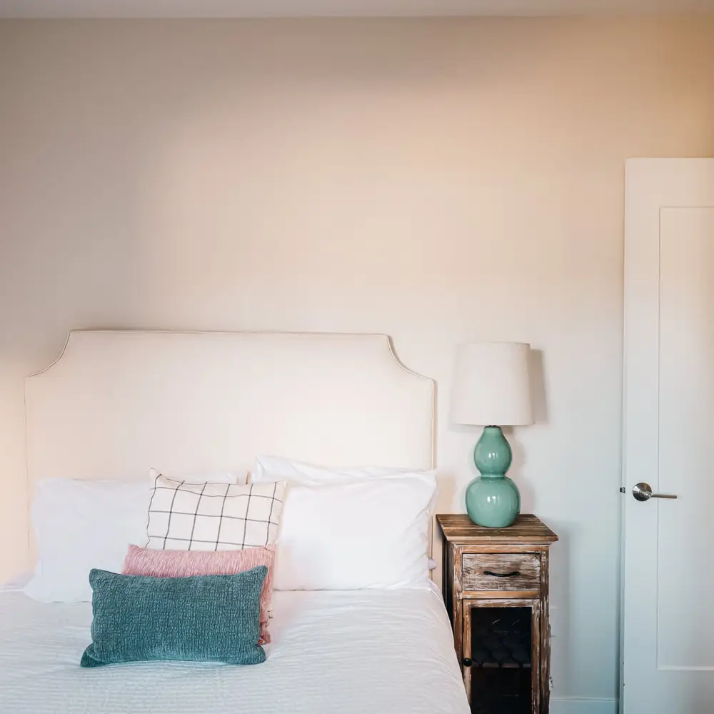 Queen bed in bedroom 3
