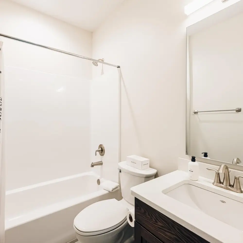 Full bathroom 1