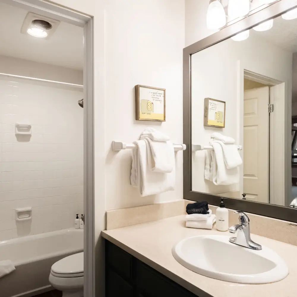 Full bathroom 2