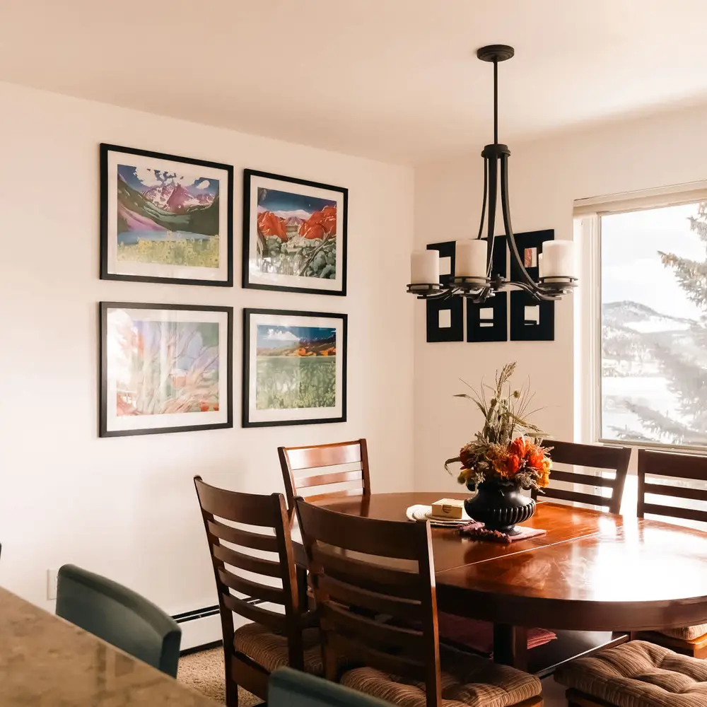 Dining area seats 6
