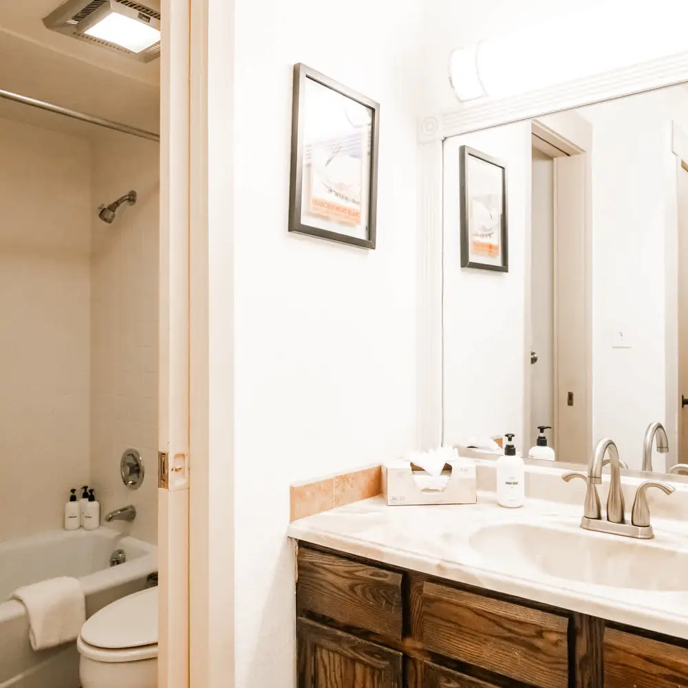 Full bathroom 2