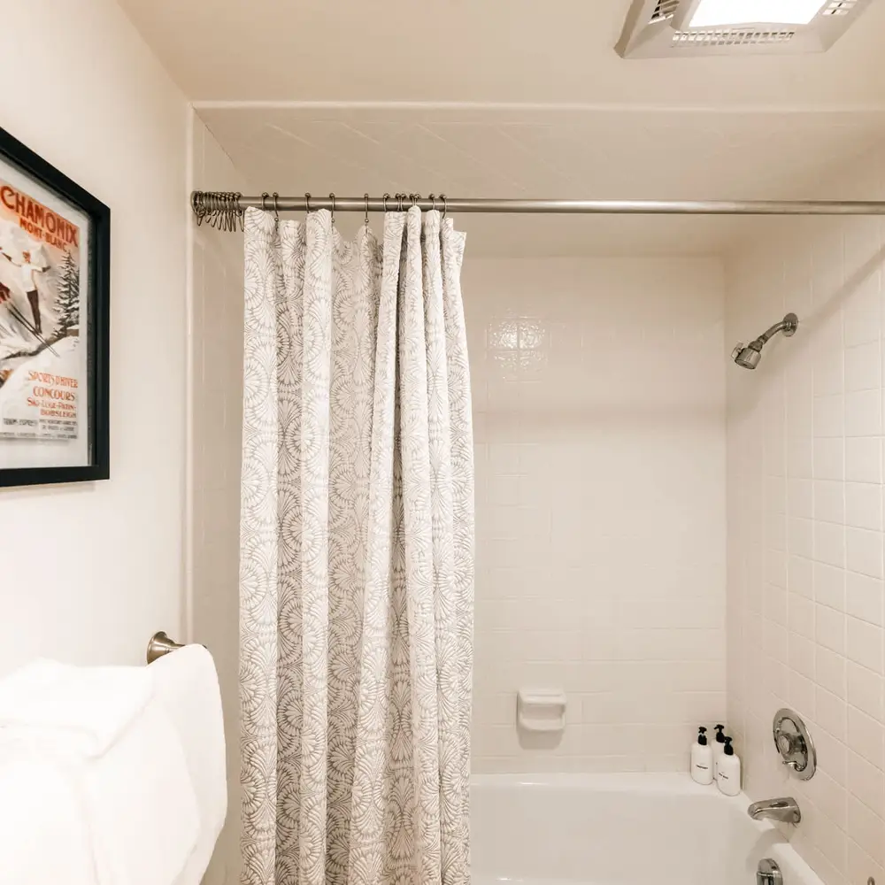 Full bathroom 2
