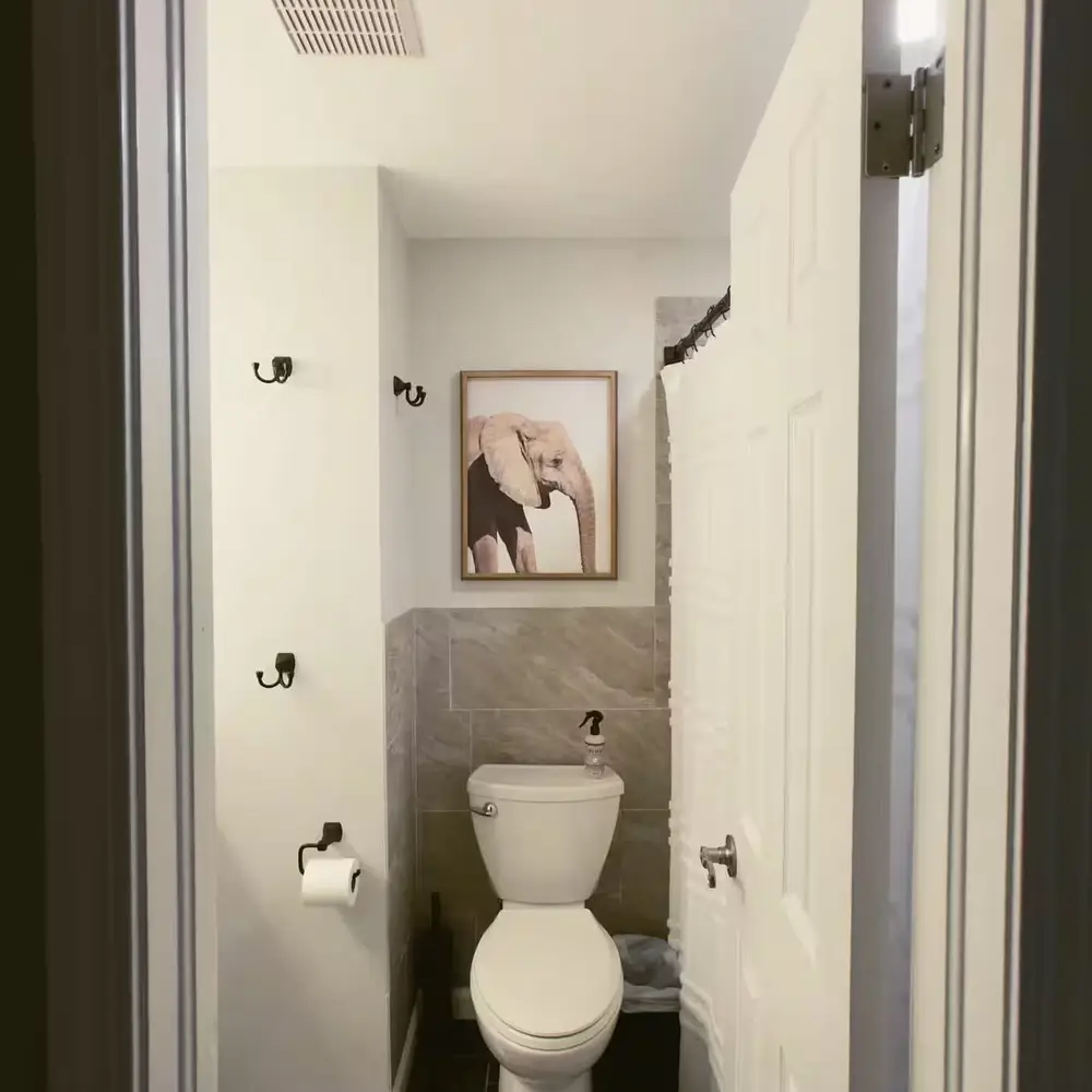 Upstairs hall bathroom