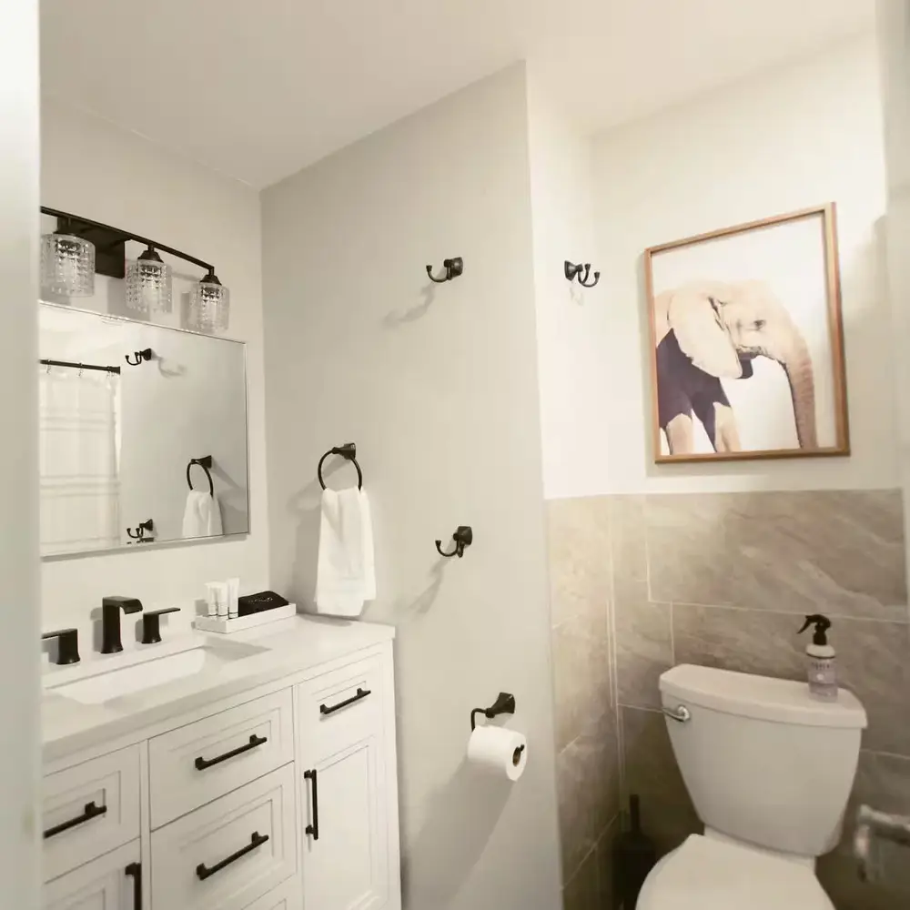 Upstairs full bathroom