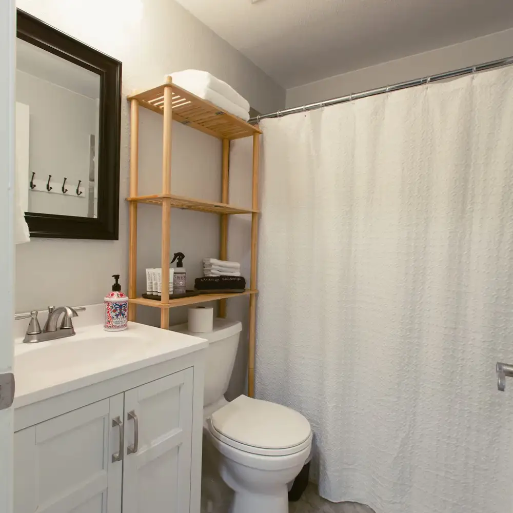 Basement full bathroom