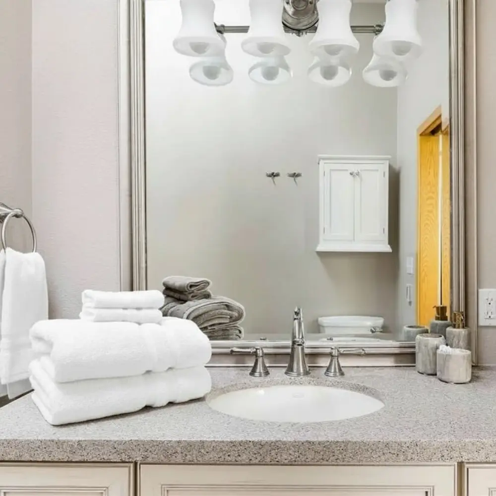 Primary en suite bathroom