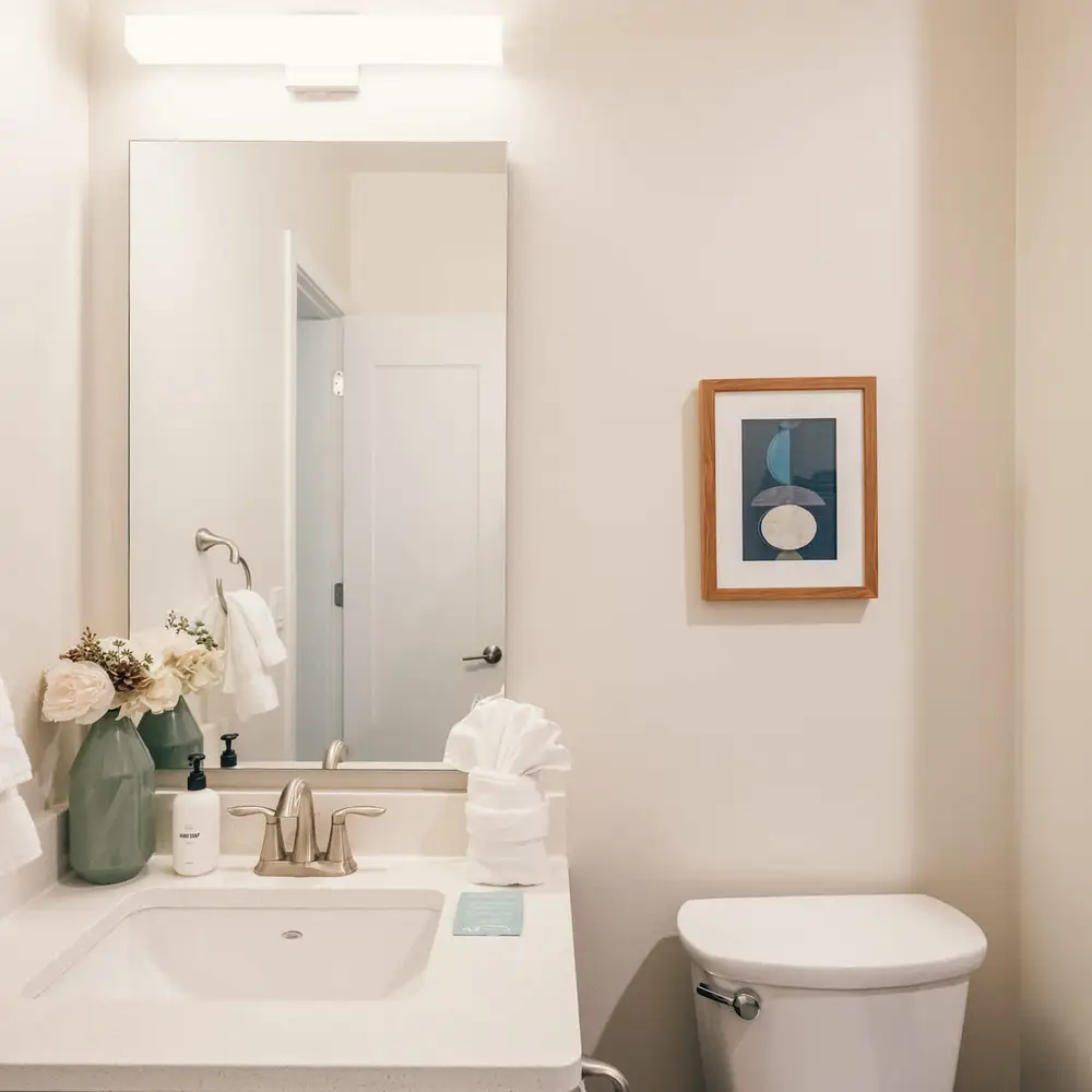 2nd floor hall bath