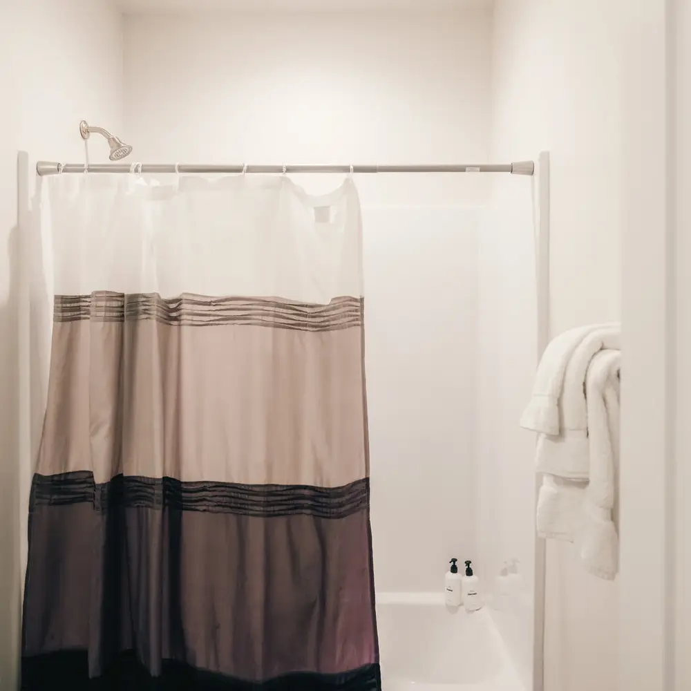 2nd floor hall bath