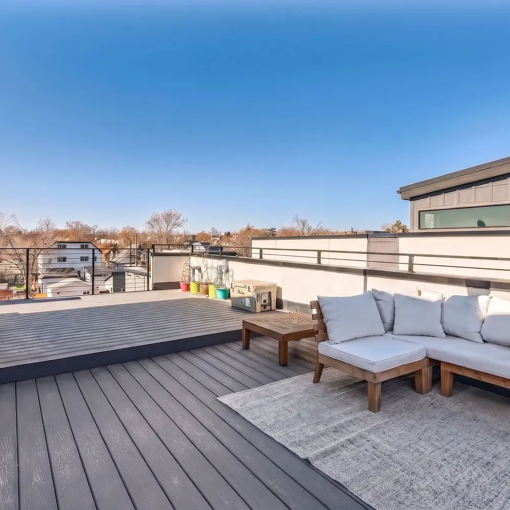 Please note that the fire pit is not an advertised amenity. You are welcome to use it, but you may have to replace the propane if the tank is empty.