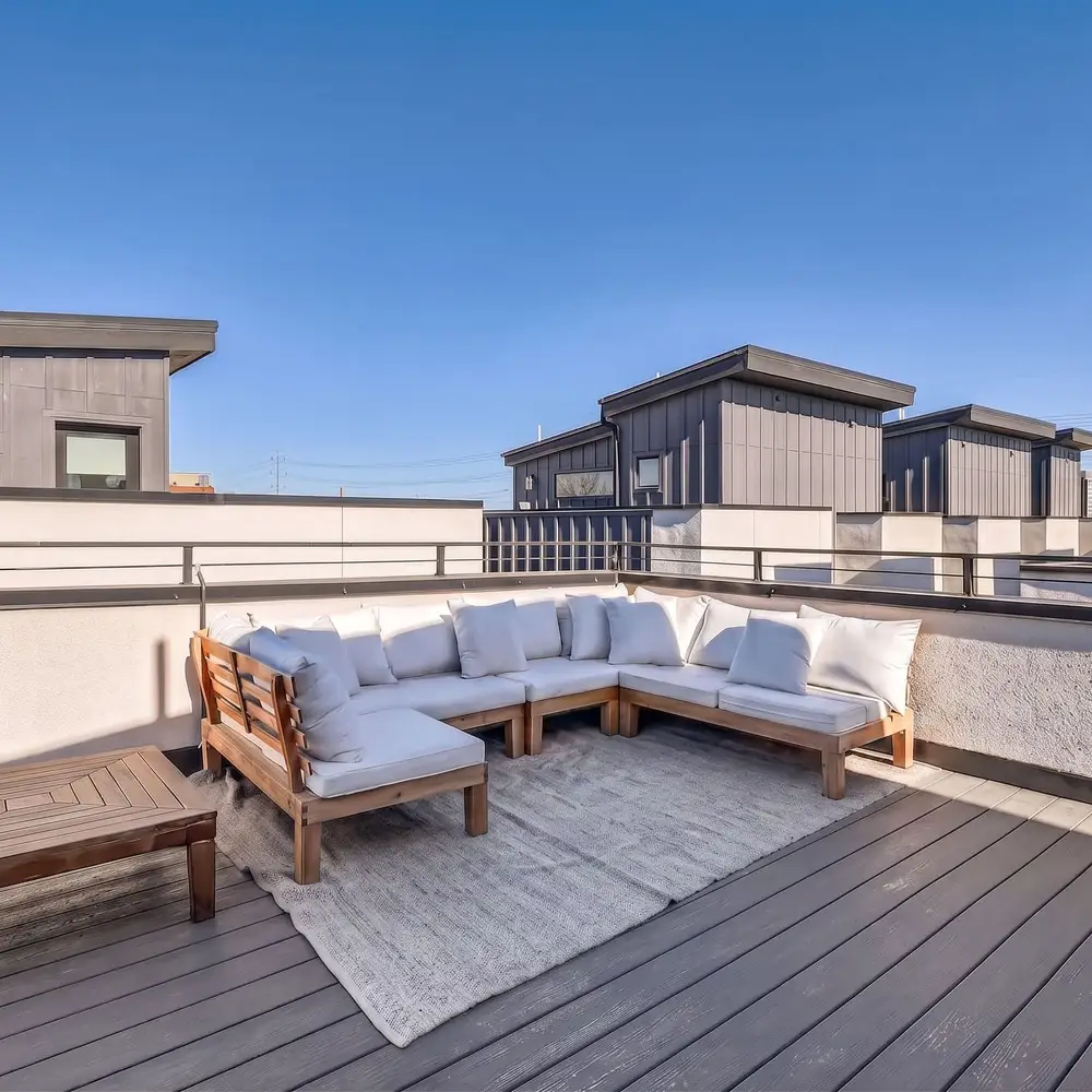 Please note that the fire pit is not an advertised amenity. You are welcome to use it, but you may have to replace the propane if the tank is empty.