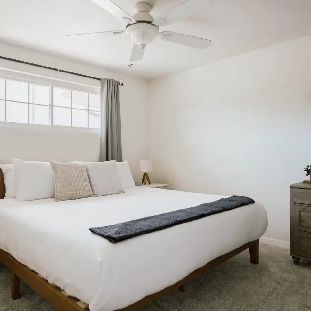 Bedroom 4 with king bed
